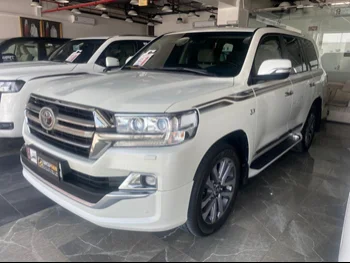 Toyota  Land Cruiser  VXR  2019  Automatic  96,000 Km  8 Cylinder  Four Wheel Drive (4WD)  SUV  White  With Warranty