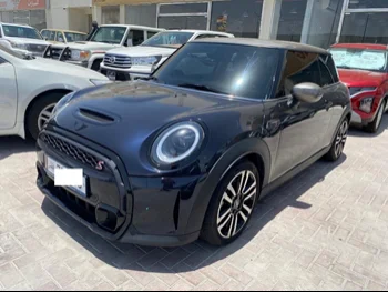 Mini  Cooper  S  2022  Automatic  32,000 Km  4 Cylinder  Front Wheel Drive (FWD)  Hatchback  Black  With Warranty