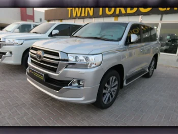 Toyota  Land Cruiser  VXR  2019  Automatic  43,000 Km  8 Cylinder  Four Wheel Drive (4WD)  SUV  Silver  With Warranty