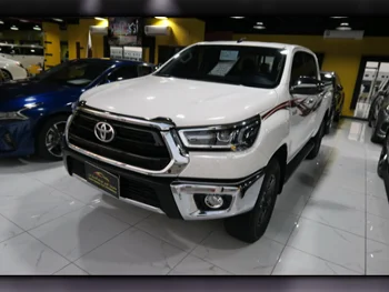 Toyota  Hilux  2022  Automatic  5,000 Km  4 Cylinder  Four Wheel Drive (4WD)  Pick Up  White  With Warranty