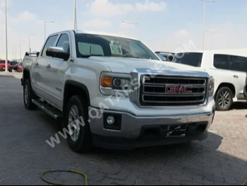 GMC  Sierra  1500  2015  Automatic  201,000 Km  8 Cylinder  Four Wheel Drive (4WD)  Pick Up  White