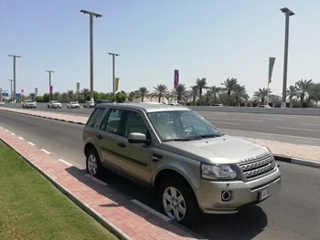 Land Rover  LR2  2014  Automatic  76,000 Km  4 Cylinder  Four Wheel Drive (4WD)  SUV  Silver