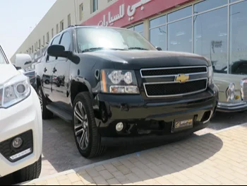 Chevrolet  Avalanche  2013  Automatic  162,000 Km  8 Cylinder  Four Wheel Drive (4WD)  Pick Up  Black  With Warranty