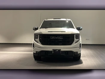 GMC  Sierra  Elevation  2023  Automatic  17,000 Km  8 Cylinder  Four Wheel Drive (4WD)  Pick Up  White  With Warranty