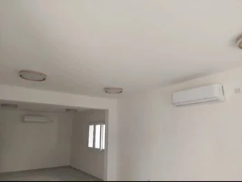 Commercial  - Semi Furnished  - Doha  - Al Muntazah  - 4 Bedrooms