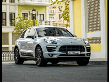 Porsche  Macan  S  2015  Automatic  77,000 Km  6 Cylinder  Four Wheel Drive (4WD)  SUV  White