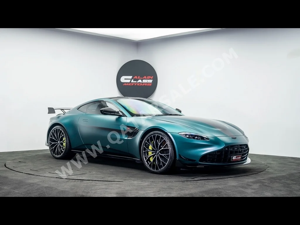 Aston Martin  Vantage  2022  Automatic  1,340 Km  8 Cylinder  Rear Wheel Drive (RWD)  Coupe / Sport  Green  With Warranty