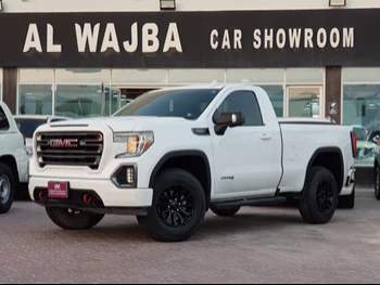 GMC  Sierra  AT4  2021  Automatic  88,000 Km  8 Cylinder  Four Wheel Drive (4WD)  Pick Up  White