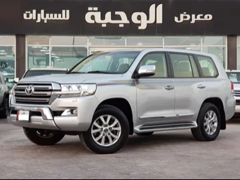 Toyota  Land Cruiser  GXR  2016  Automatic  196,000 Km  8 Cylinder  Four Wheel Drive (4WD)  SUV  Silver  With Warranty