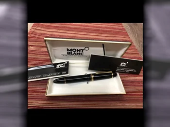 MONTBLANC  Black and Gold -  Year 2022  Fountain Pen