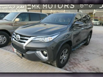 Toyota  Fortuner  SR5  2017  Automatic  213,000 Km  6 Cylinder  Four Wheel Drive (4WD)  SUV  Gray